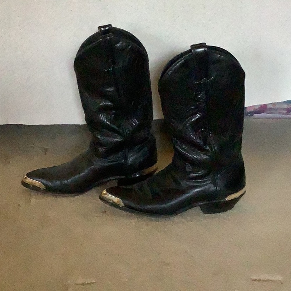 Code West black leather boats